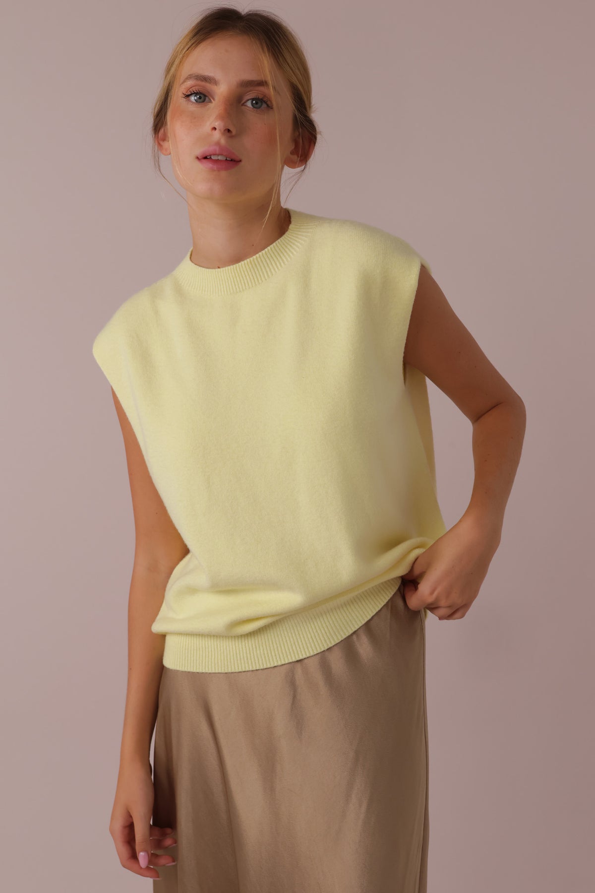 NO SLEEVES SWEATER