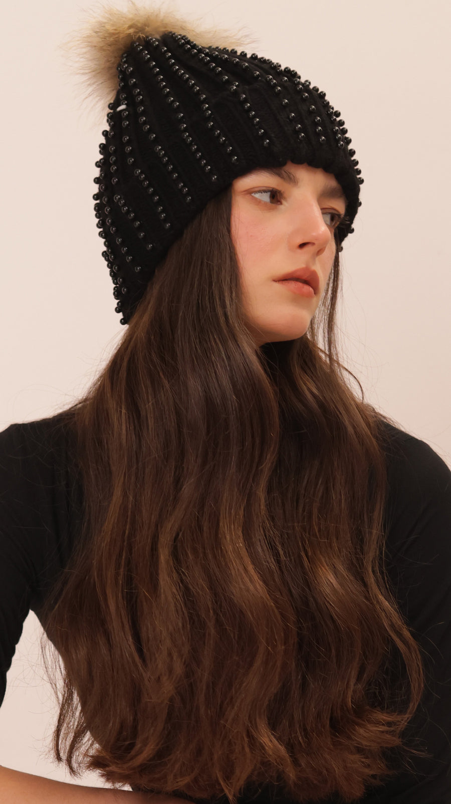 BONNET WITH PONPON