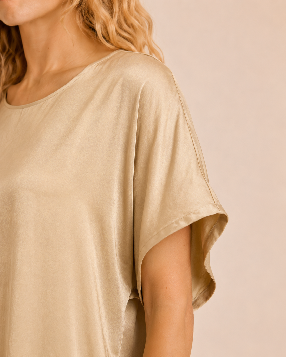 ROBE COUPE ASYMÉTRIQUE